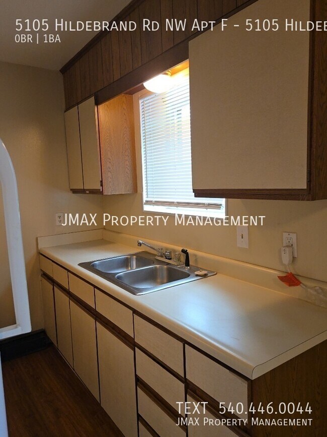 Foto del edificio - 5105 Hildebrand Rd NW