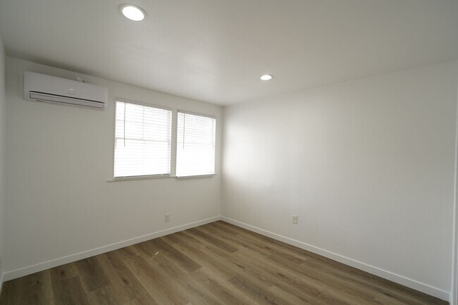 Foto del edificio - 4920 Granada Ave