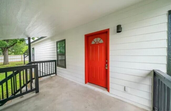 Building Photo - 6133 Frankoma Rd