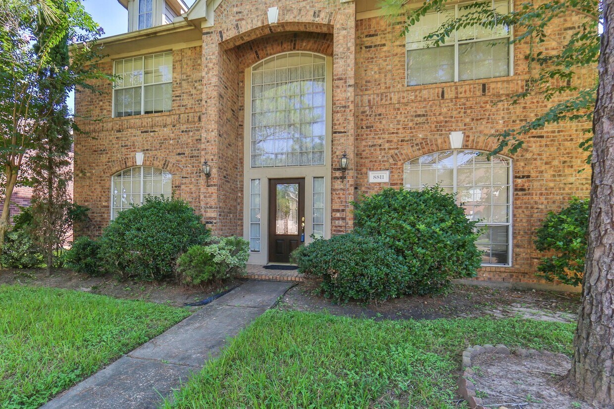 Foto principal - 8811 Earnestwood Dr