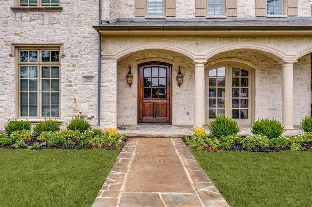 Building Photo - 2900 Amherst Ave