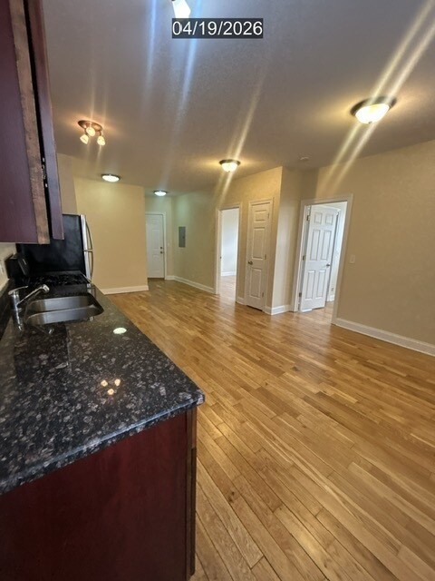 Foto del edificio - 4554 W George St