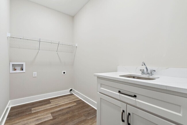 Foto del edificio - Spacious 4Br 235 Ba  open concept home with Private 2 Car garage