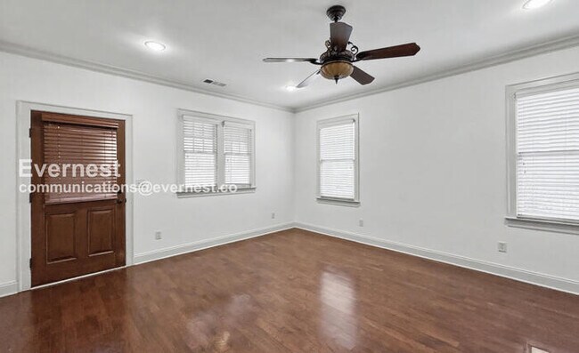 Foto del edificio - 2067 Ross Park Way