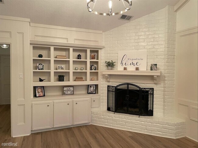 Foto del edificio - 4 br, 2.5 bath House - 1912 Lakeville Drive