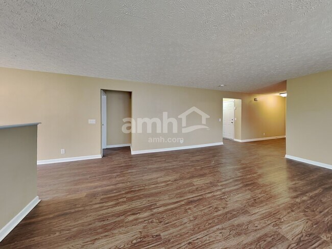 Foto del edificio - 3173 Hidden Creek Dr