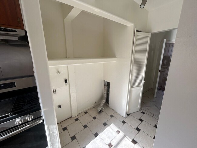 Foto del edificio - 4704 - 4706 W. 161st. Street