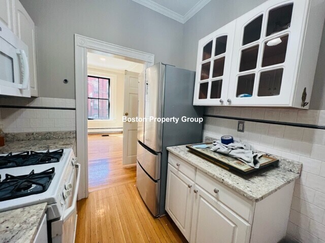Building Photo - 31 E Springfield St