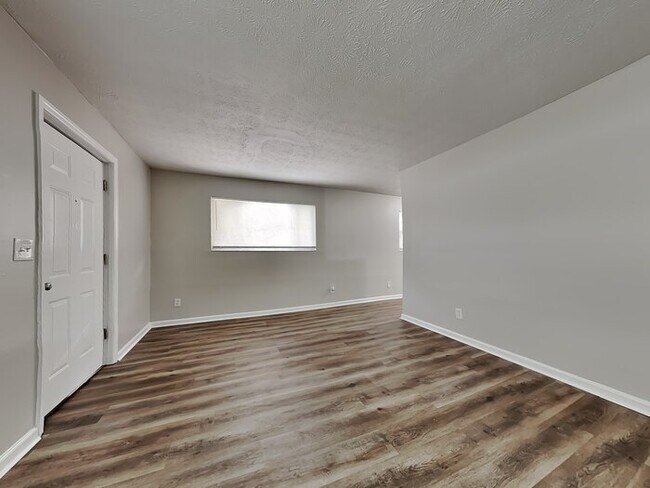 Foto del edificio - 2318 Burpee Dr W