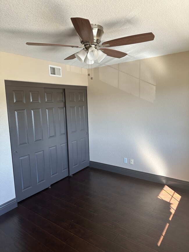 Building Photo - 6305 Golden Gate Dr