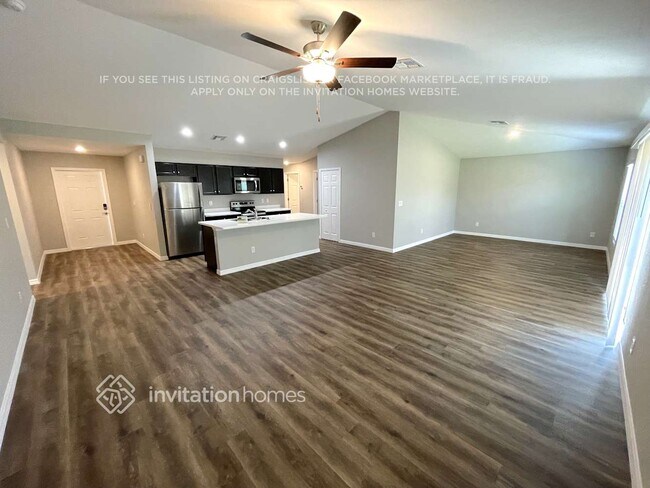 Building Photo - 25061 Doredo Dr