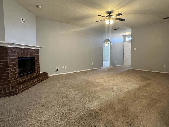 Foto del edificio - Bright and Open Floor Plan in West Lubbock!