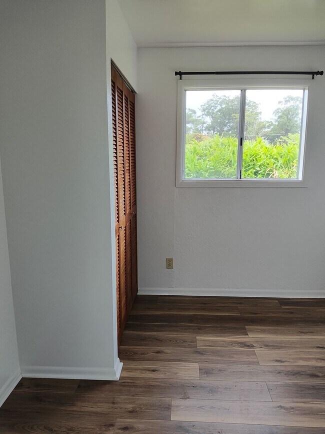 Building Photo - 2BR + Bonus Room in Updated Mountain View ...