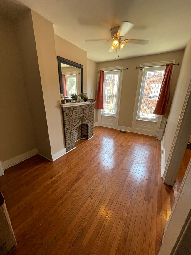 Sala de estar - 1806 N Gratz St