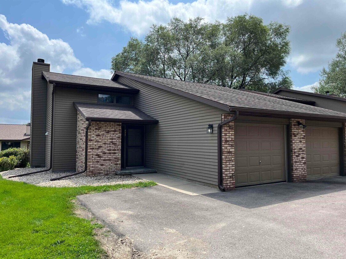 Foto principal - 844 Hemlock Dr