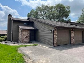 Building Photo - 842 Hemlock Dr
