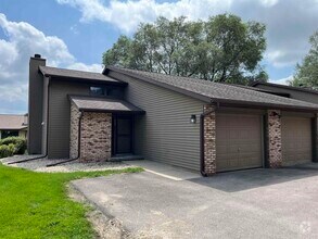 Building Photo - 844 Hemlock Dr