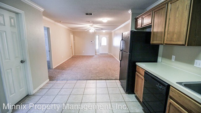 Building Photo - 3 br, 3 bath Apartment - 601 N Elkhart