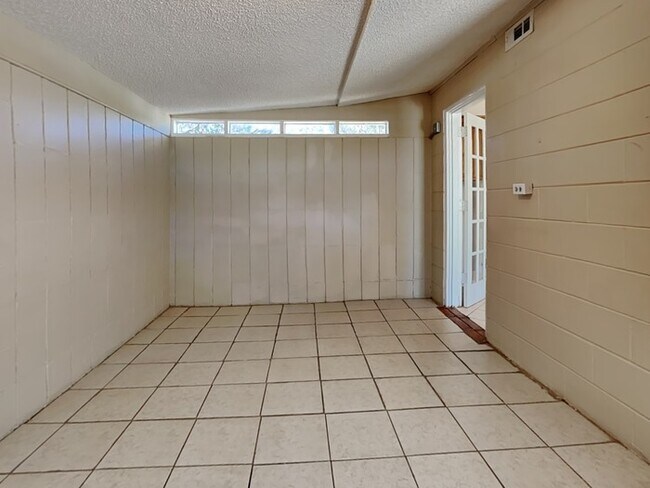 Building Photo - ASK ABOUT OUR MOVE IN SPECIAL:   Wonderful...