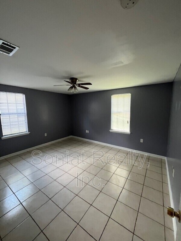Building Photo - 2105 Mirabeau Ave