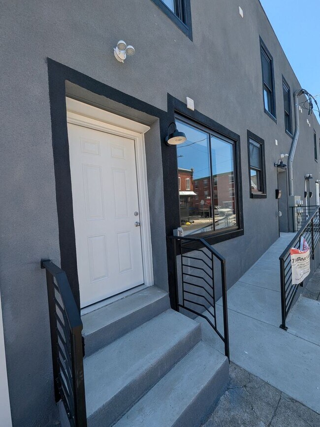 Building Photo - 4995 W Thompson St