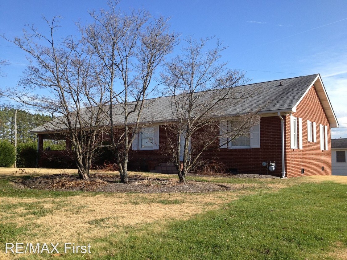 Primary Photo - 3 br, 2 bath House - 3204 Morganton Rd.