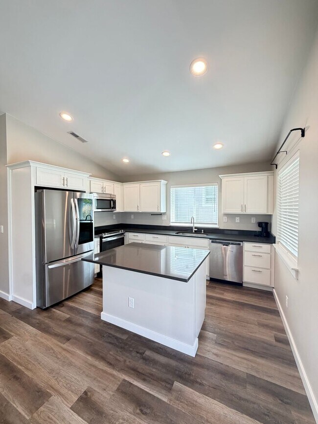 Foto del edificio - 3 Bedroom Home in gated community!