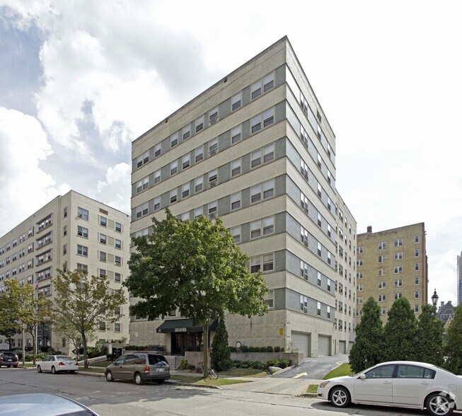 Shoreland Manor Rentals Milwaukee, WI