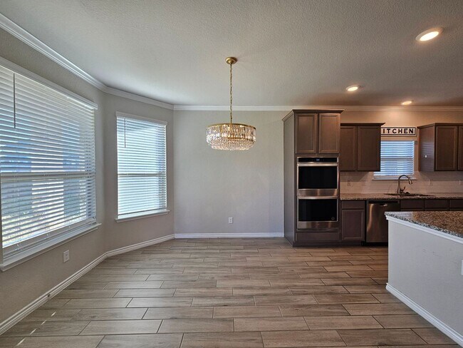 Foto del edificio - NEW IN MANAGEMENT - AVAILABLE NOW!