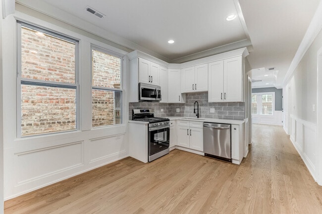 Building Photo - 2512 W 69th St