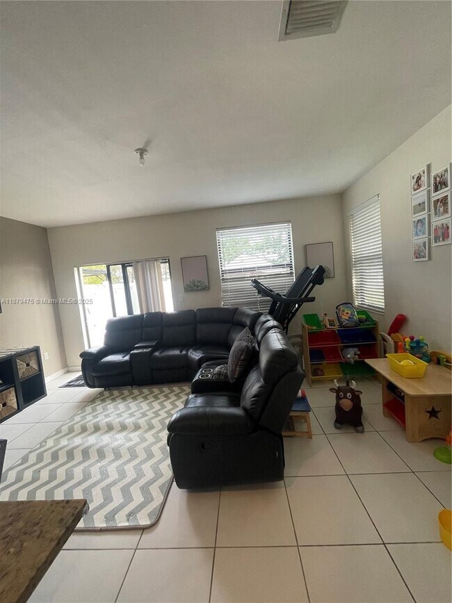 Foto del edificio - 9309 W 32nd Ln