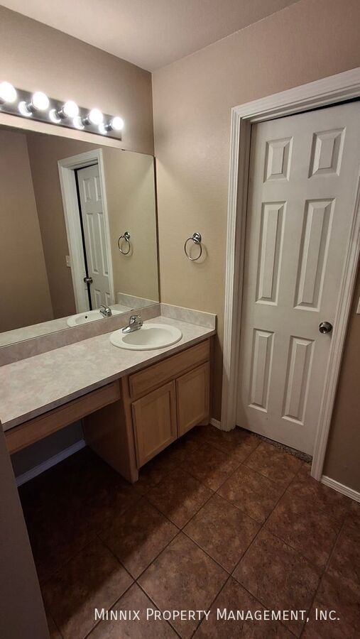 Building Photo - 3616 Pine St