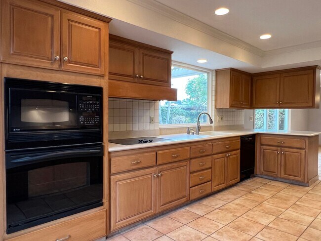 Foto del edificio - Wonderful 3 Bed 2 Bath House in Los Alamitos!