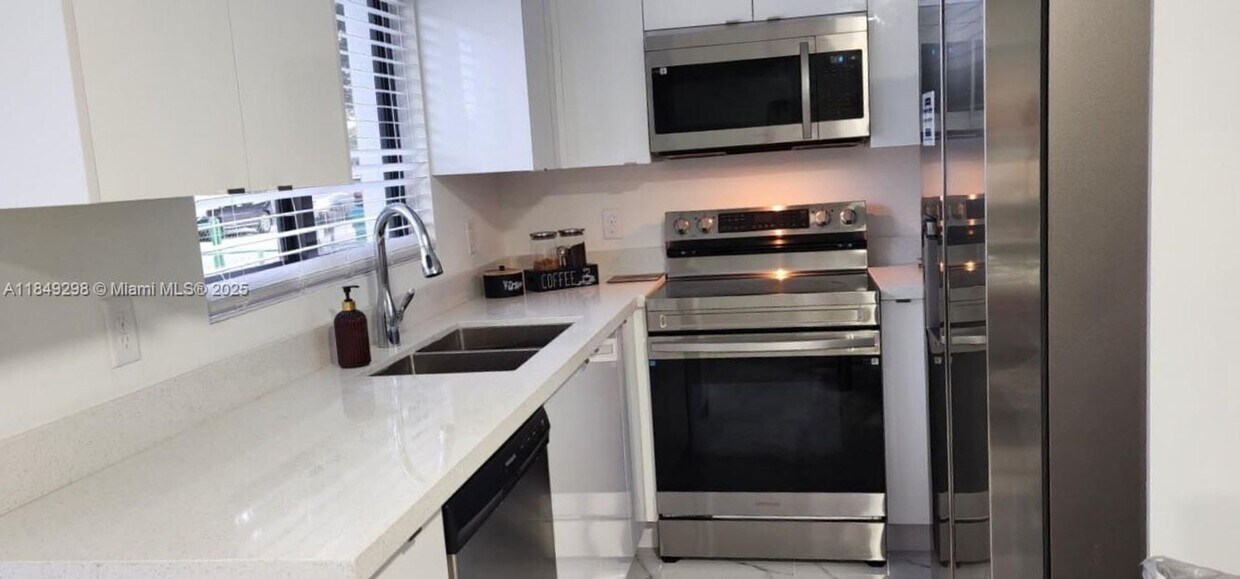 Foto principal - 8012 NW 14th Pl