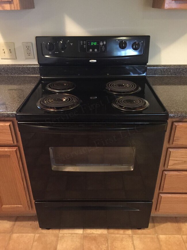 Building Photo - 3 Bed, 1 Bath, 1 Car Garage House for Rent...