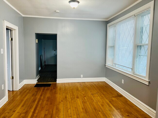 Foto del edificio - 5241 S Kenneth Ave