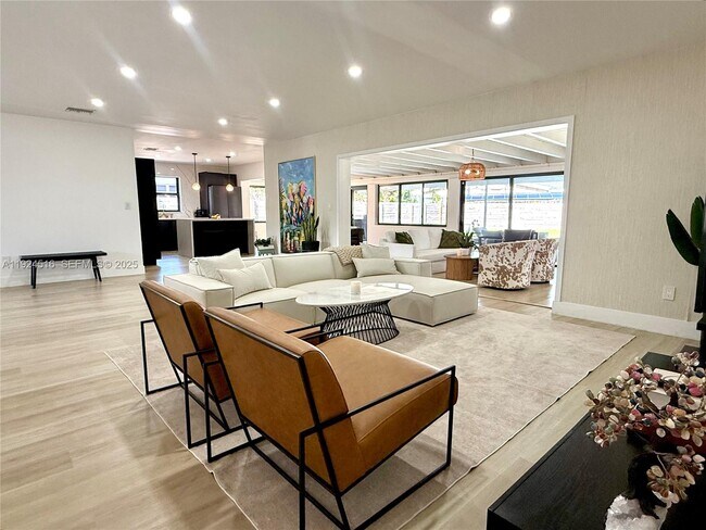 Foto del edificio - 325 NE 121st Terrace