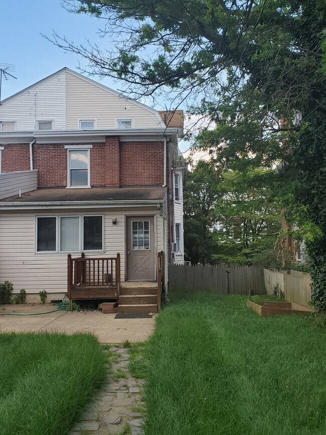 Building Photo - 208 N Penn St