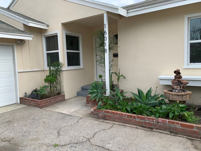 Building Photo - Charming 3 Bedroom 2 Bathroom North Hills ...