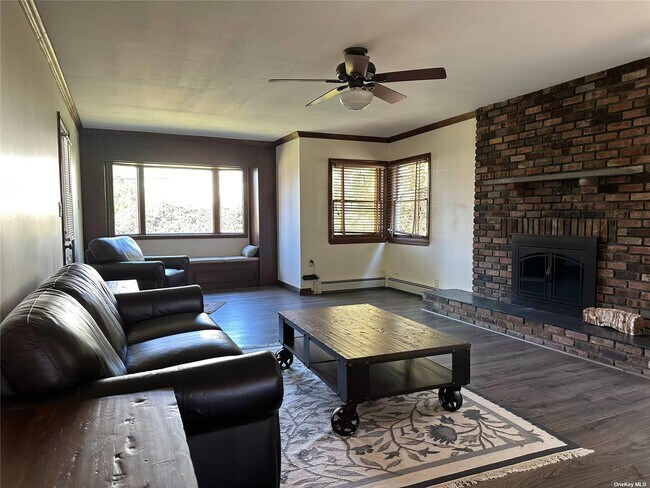 Building Photo - 56 Academy Ln