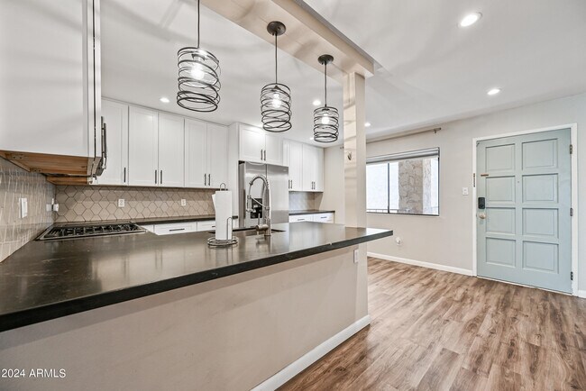 Foto del edificio - 4950 N Miller Rd
