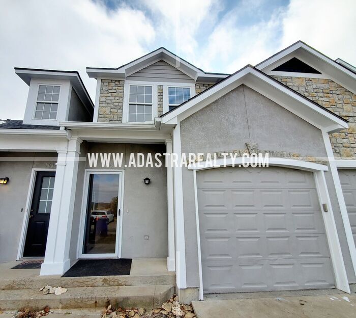 Foto principal - Very Spacious Townhome in West Olathe-Avai...