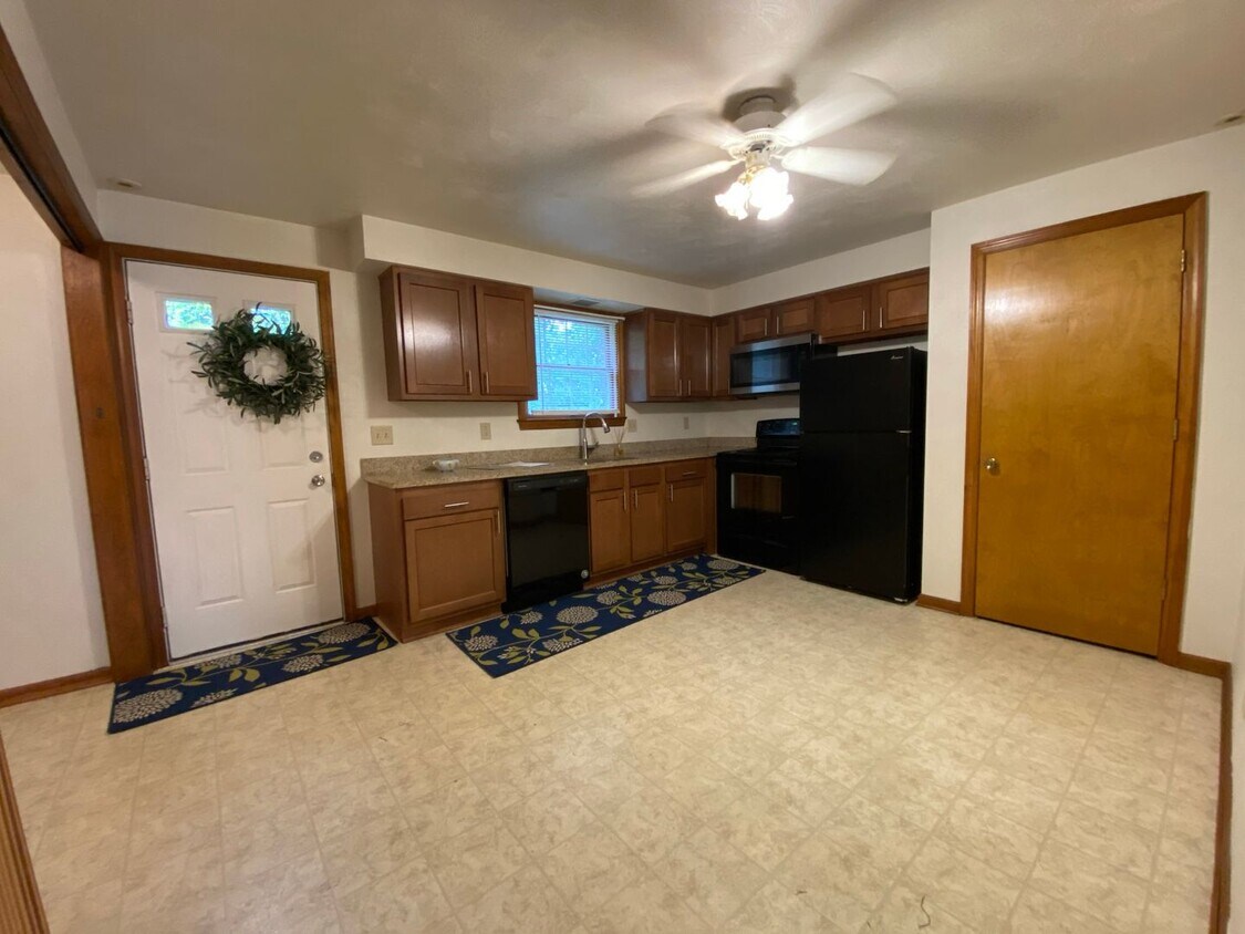 Foto principal - Lovely 2 Bedroom Townhouse with Private Pa...