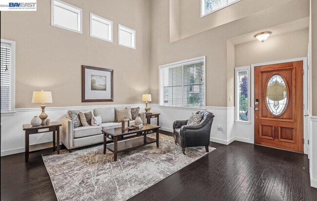 Building Photo - 828 Hollowbrook Dr