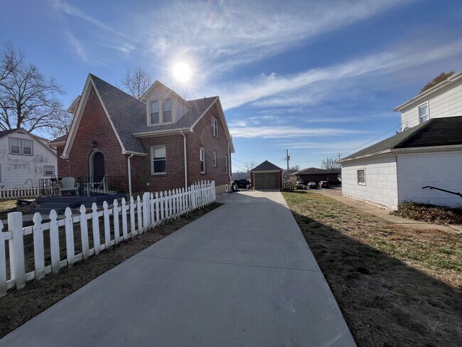 Foto del edificio - 1106 E 3rd St