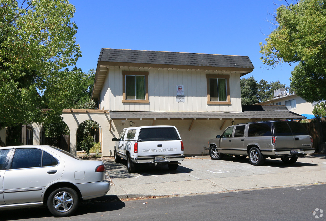 Building Photo - 1367 Callen St