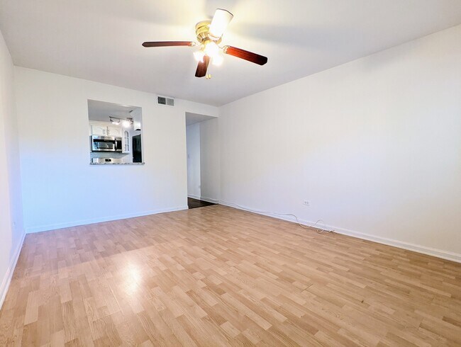 Foto del edificio - 737 Ridge Ave