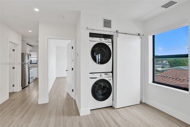 Foto del edificio - 1721 SW 13th St