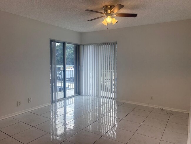 Foto del edificio - 1856 Fairview Villas Dr