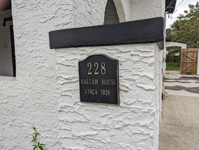 Building Photo - Spanish style home circa 1926.